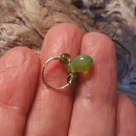 Gold filled 20g Green Glass Beaded Septum Tragus Daith Helix Hoop Ring 10mm - Picture 3 of 3